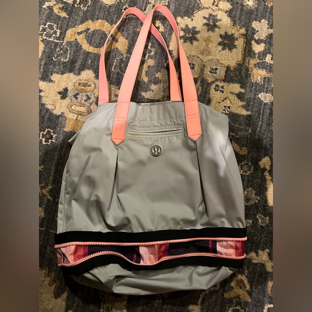 lululemon workout bag